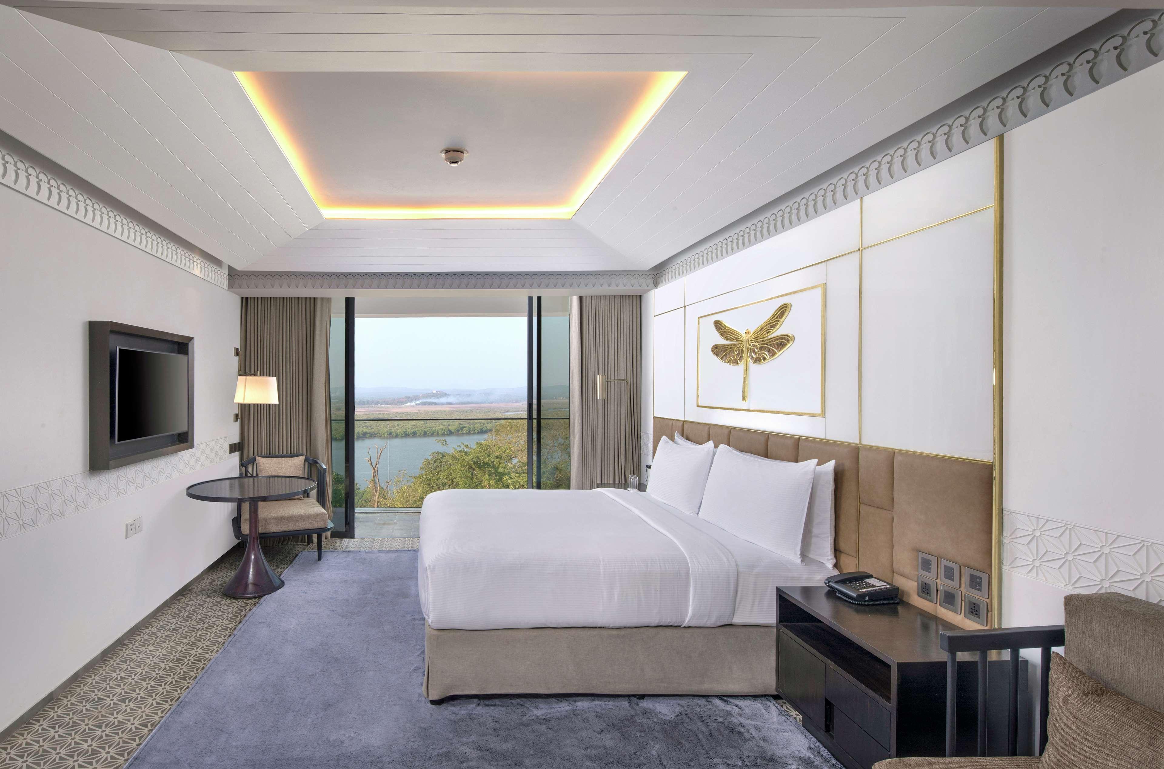 Doubletree By Hilton Goa - Panaji Ξενοδοχείο Εξωτερικό φωτογραφία