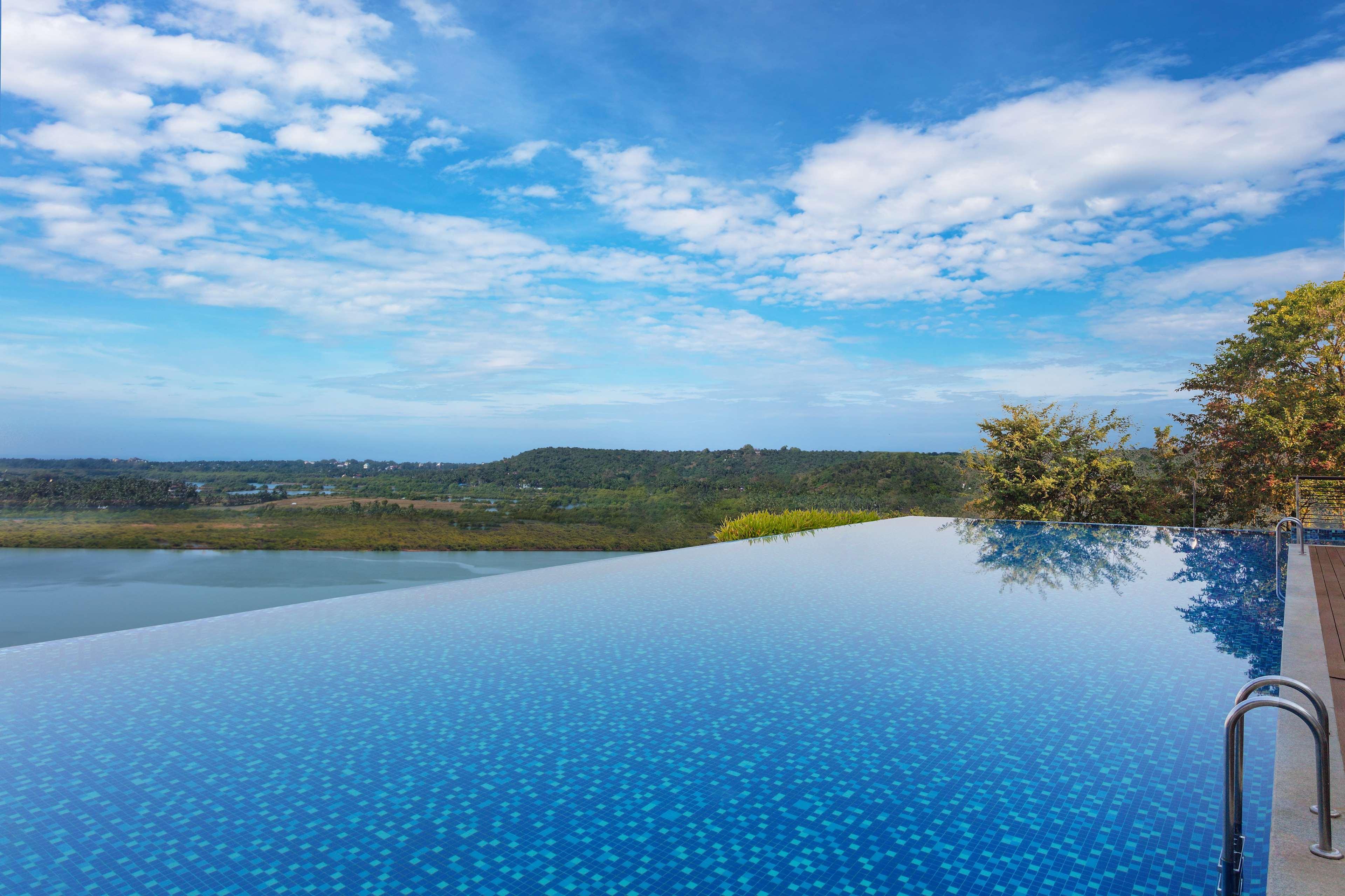 Doubletree By Hilton Goa - Panaji Ξενοδοχείο Εξωτερικό φωτογραφία