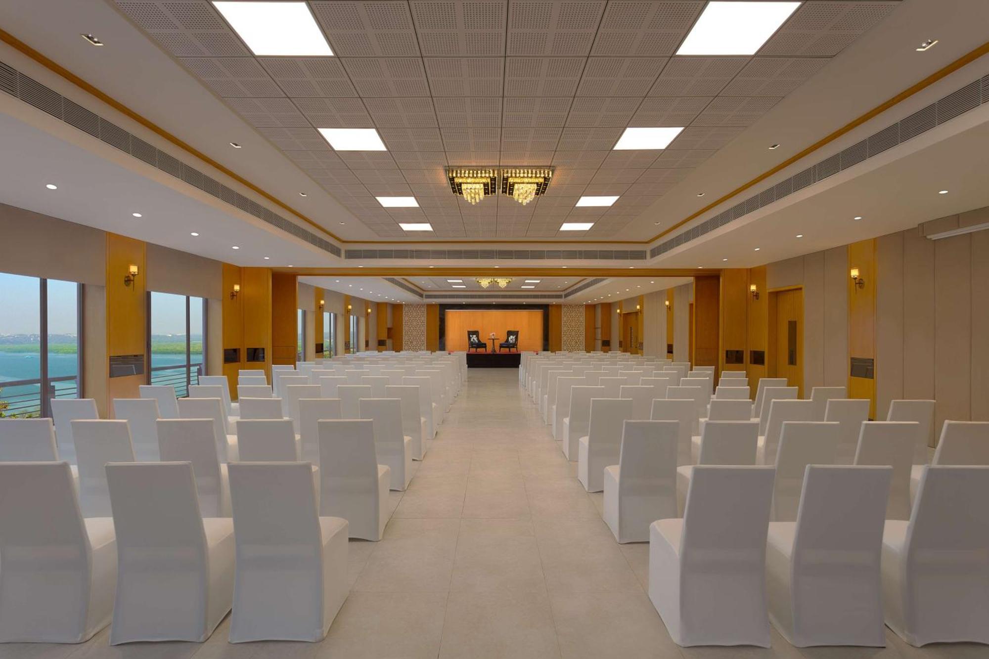 Doubletree By Hilton Goa - Panaji Ξενοδοχείο Εξωτερικό φωτογραφία