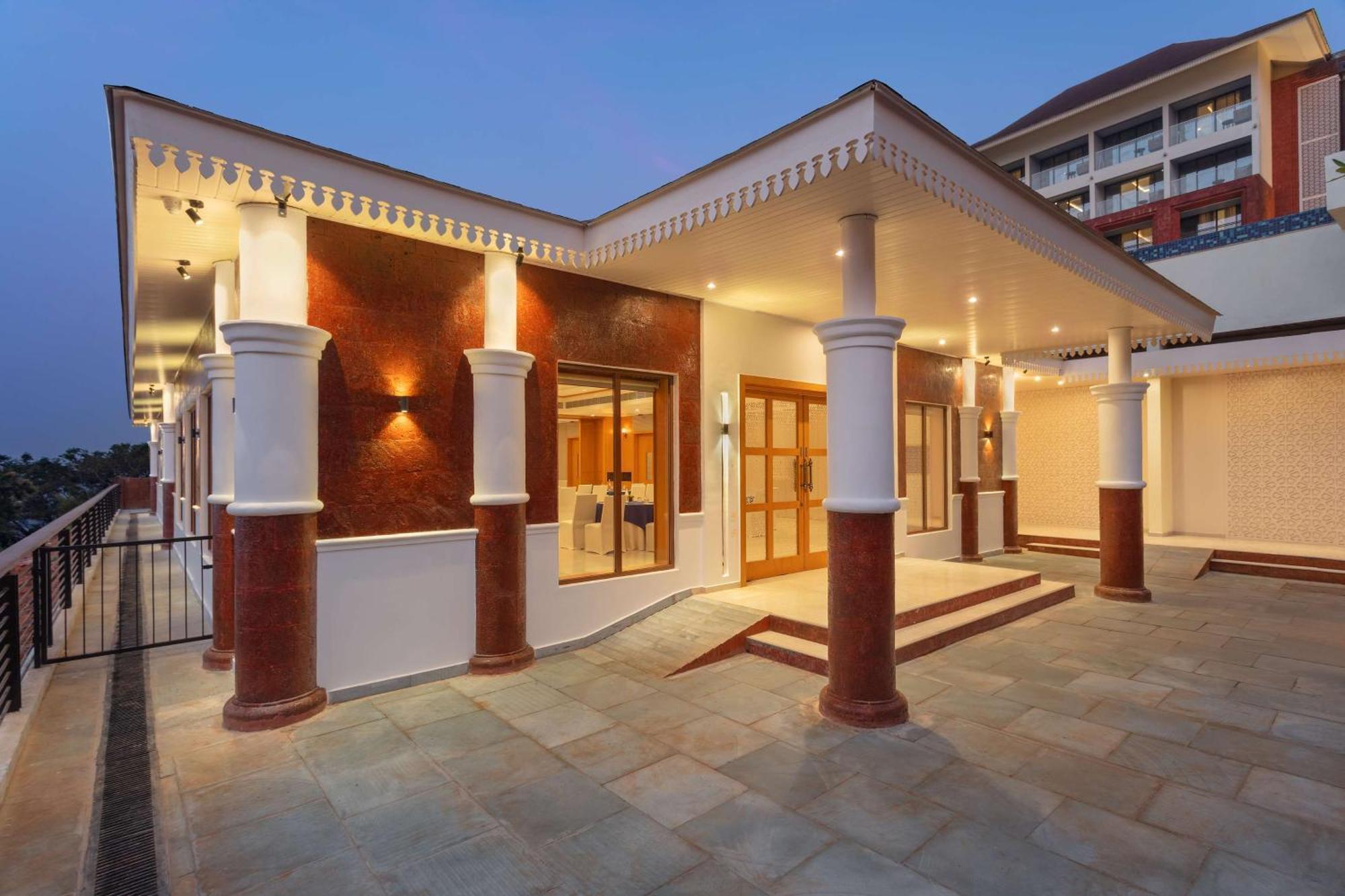 Doubletree By Hilton Goa - Panaji Ξενοδοχείο Εξωτερικό φωτογραφία
