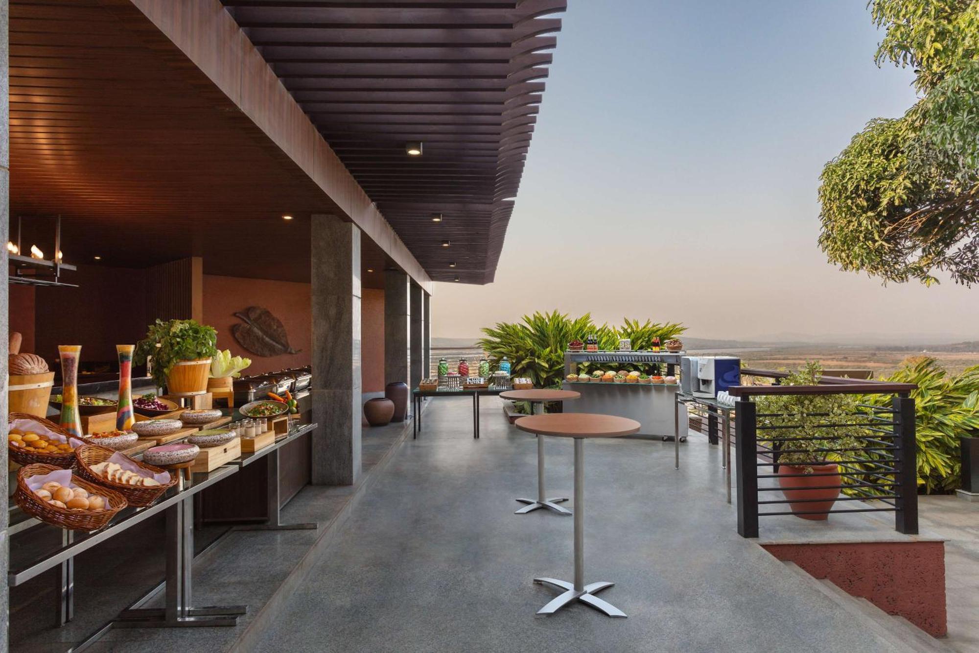 Doubletree By Hilton Goa - Panaji Ξενοδοχείο Εξωτερικό φωτογραφία