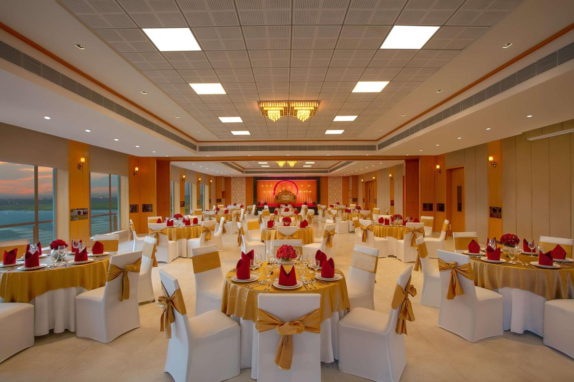 Doubletree By Hilton Goa - Panaji Ξενοδοχείο Εξωτερικό φωτογραφία