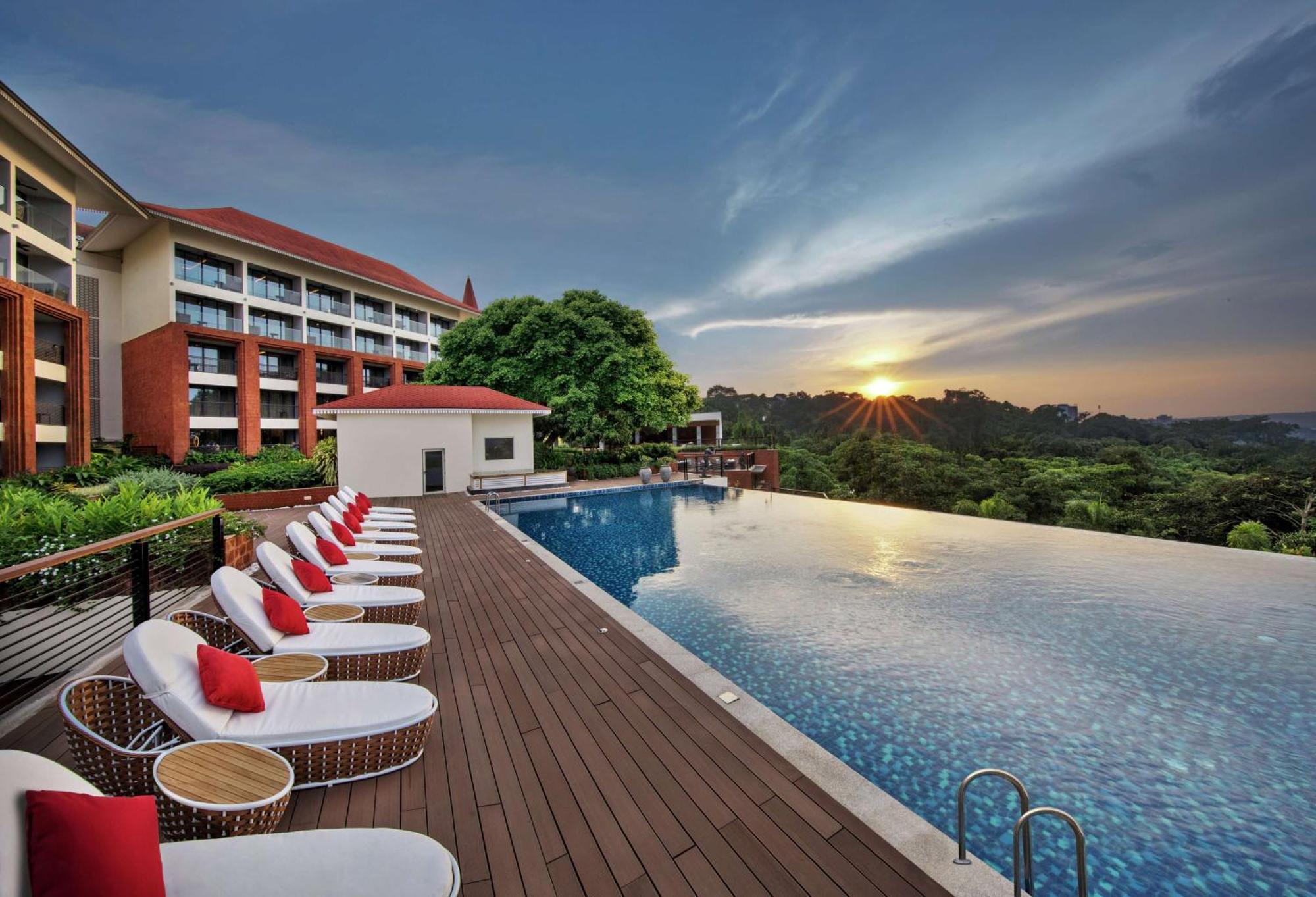 Doubletree By Hilton Goa - Panaji Ξενοδοχείο Εξωτερικό φωτογραφία
