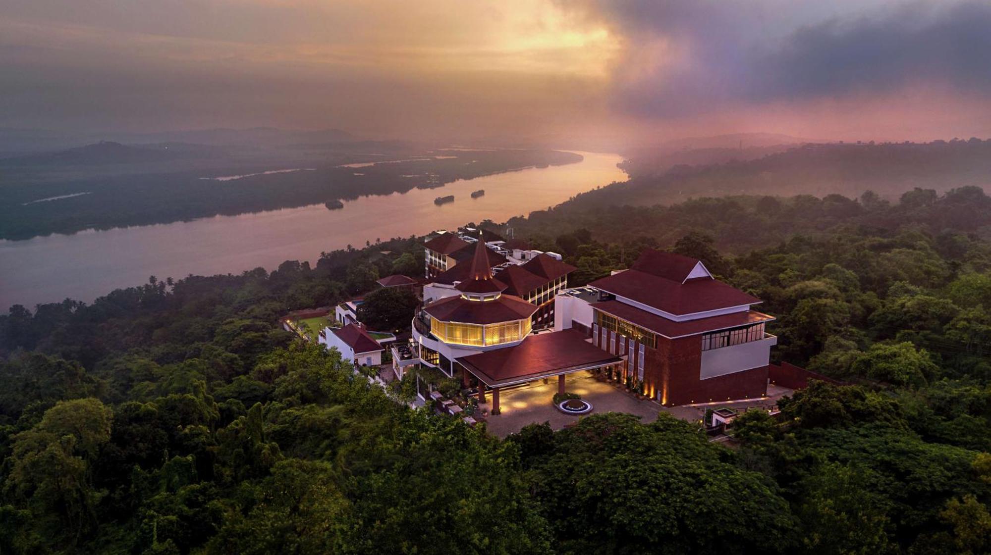 Doubletree By Hilton Goa - Panaji Ξενοδοχείο Εξωτερικό φωτογραφία